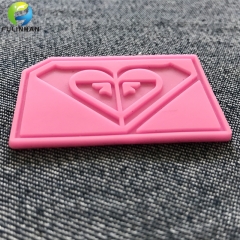 etichette in silicone per abbigliamento personalizzato
