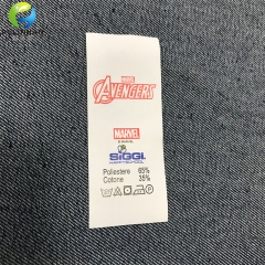 etichetta di abbigliamento stampato