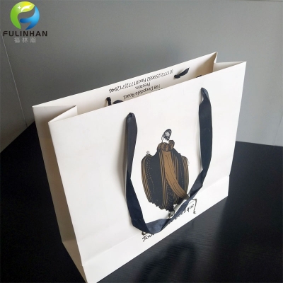 shopper in carta bianca