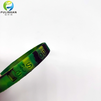 cinturino in silicone camo con logo personalizzato in rilievo