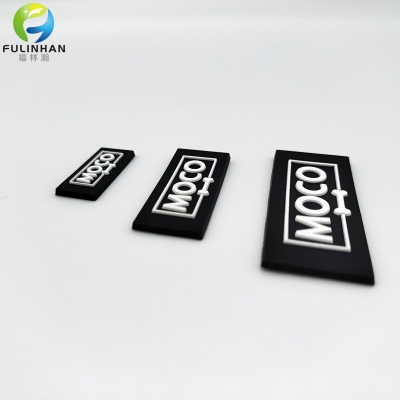 toppe con logo del marchio in silicone