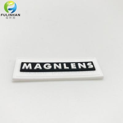 Etichette personalizzate in silicone a 3 strati in rilievo
